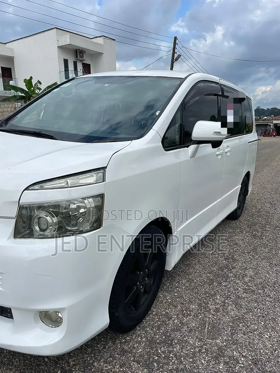 Toyota Voxy 2013 White