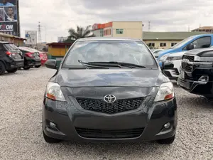 Toyota Yaris SE Hatchback 5dr 2012 Gray
