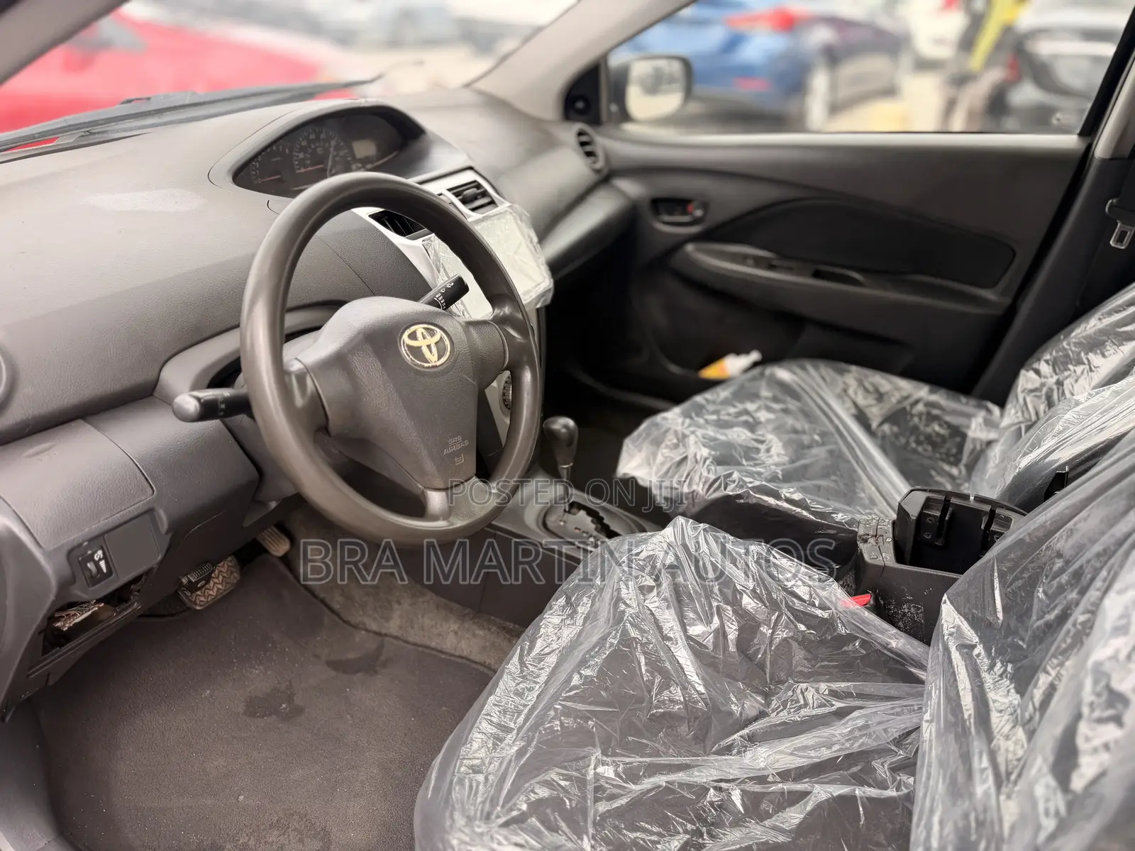 Toyota Yaris SE Hatchback 5dr 2012 Gray