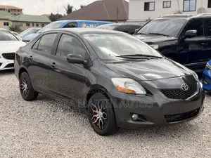 Toyota Yaris SE Hatchback 5dr 2012 Gray