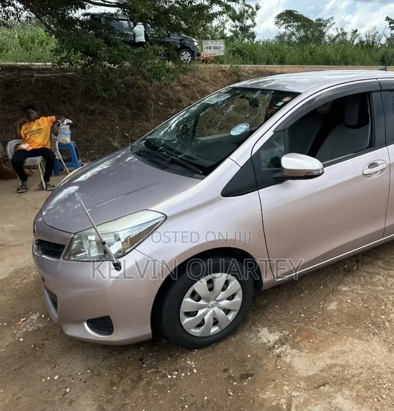 Toyota Vitz 1.3 FWD 3dr 2013