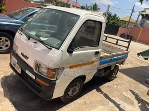 Daihatsu Luxio 2014 White