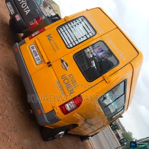 Mercedes-Benz Sprinter 2012 Yellow