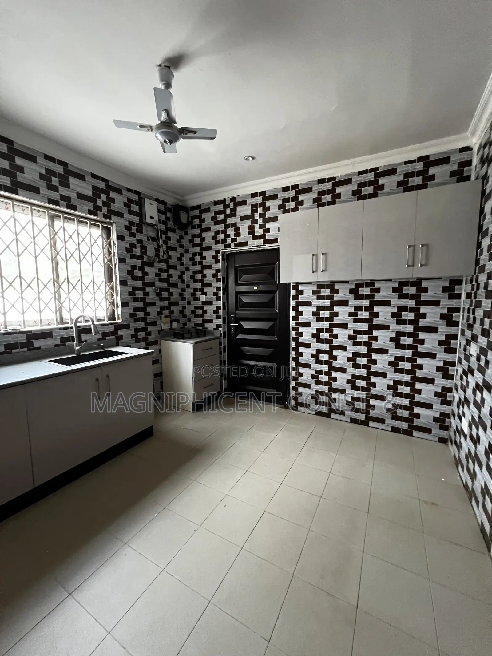 3bdrm House in Hills Estate, Ashaley Botwe for rent