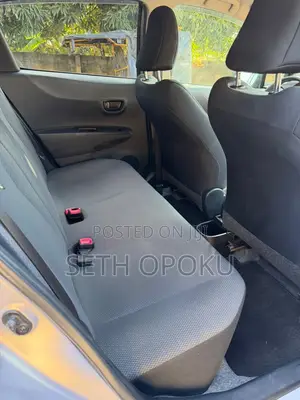 Toyota Vitz 2014 Silver