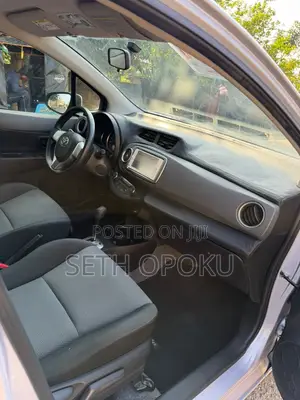 Toyota Vitz 2014 Silver