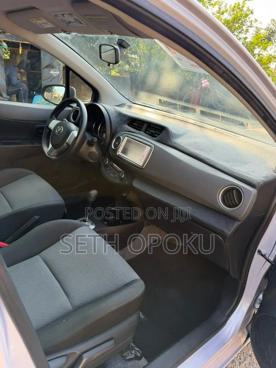 Toyota Vitz 2014 Silver