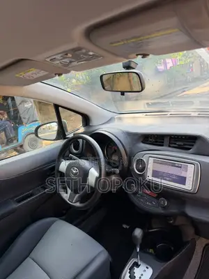 Toyota Vitz 2014 Silver