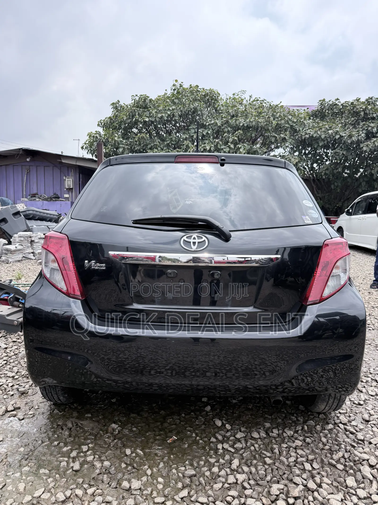 Toyota Vitz 1.3 FWD 5dr 2012 Black