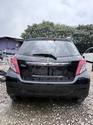 Toyota Vitz 1.3 FWD 5dr 2012 Black
