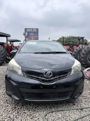 Toyota Vitz 1.3 FWD 5dr 2012 Black