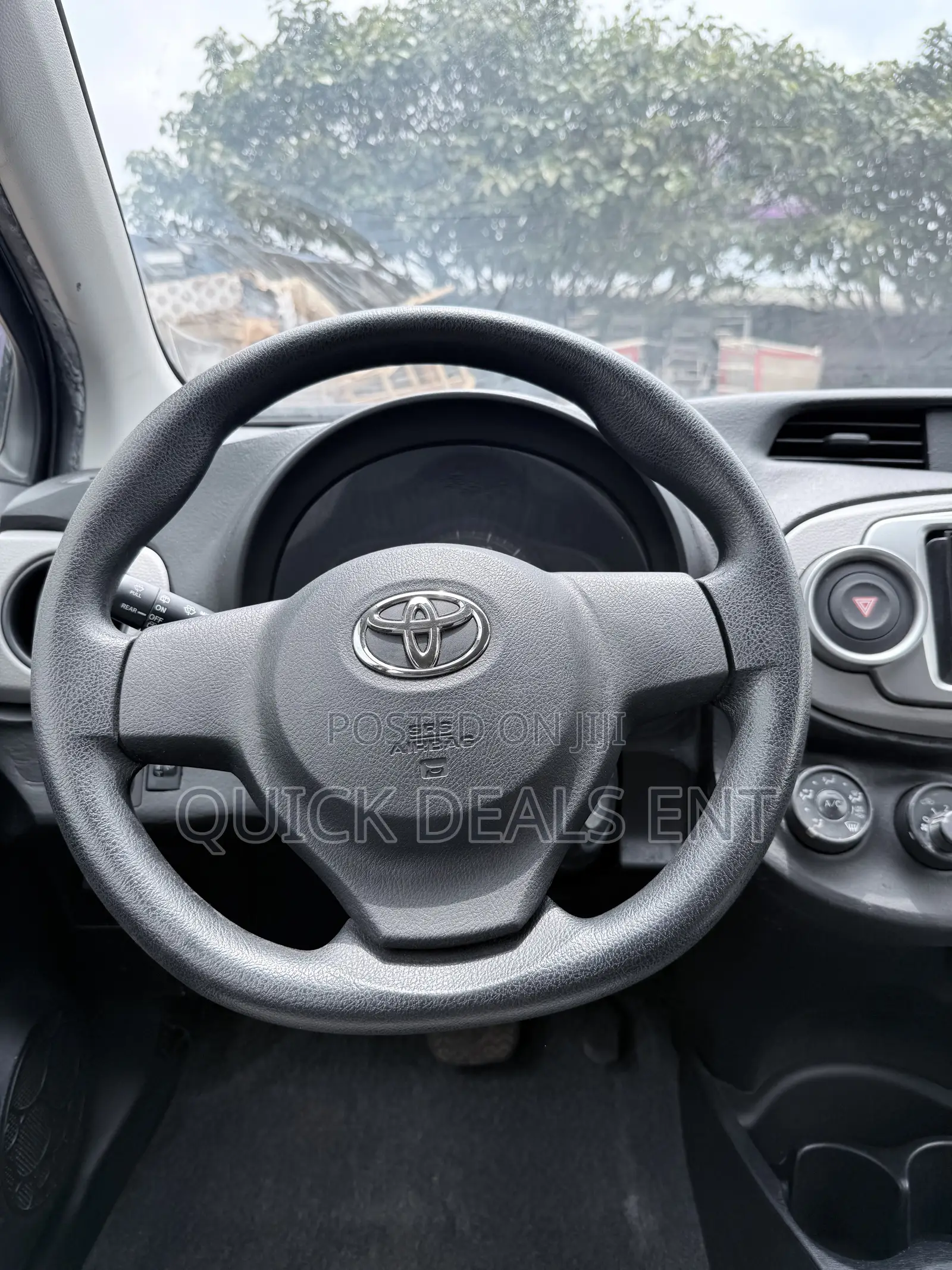 Toyota Vitz 1.3 FWD 5dr 2012 Black