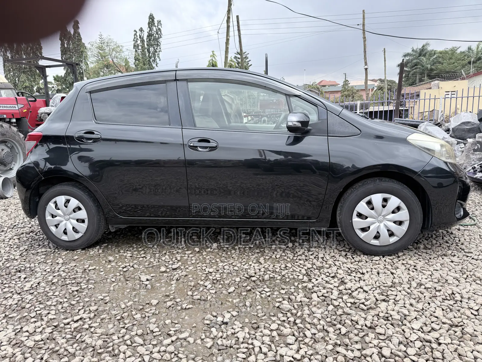 Toyota Vitz 1.3 FWD 5dr 2012 Black