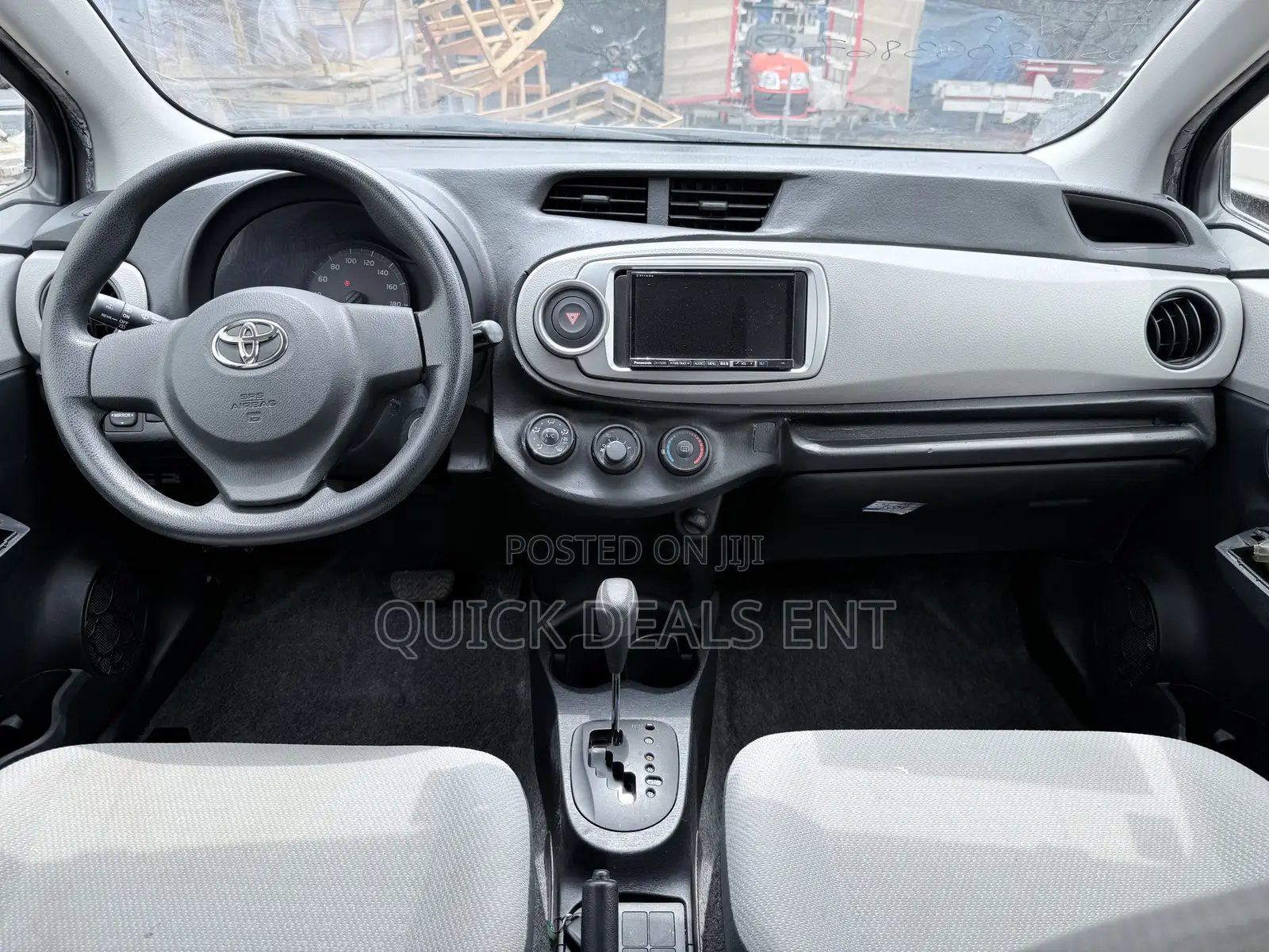 Toyota Vitz 1.3 FWD 5dr 2012 Black