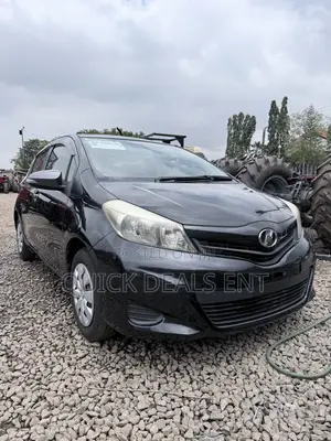 Toyota Vitz 1.3 FWD 5dr 2012 Black