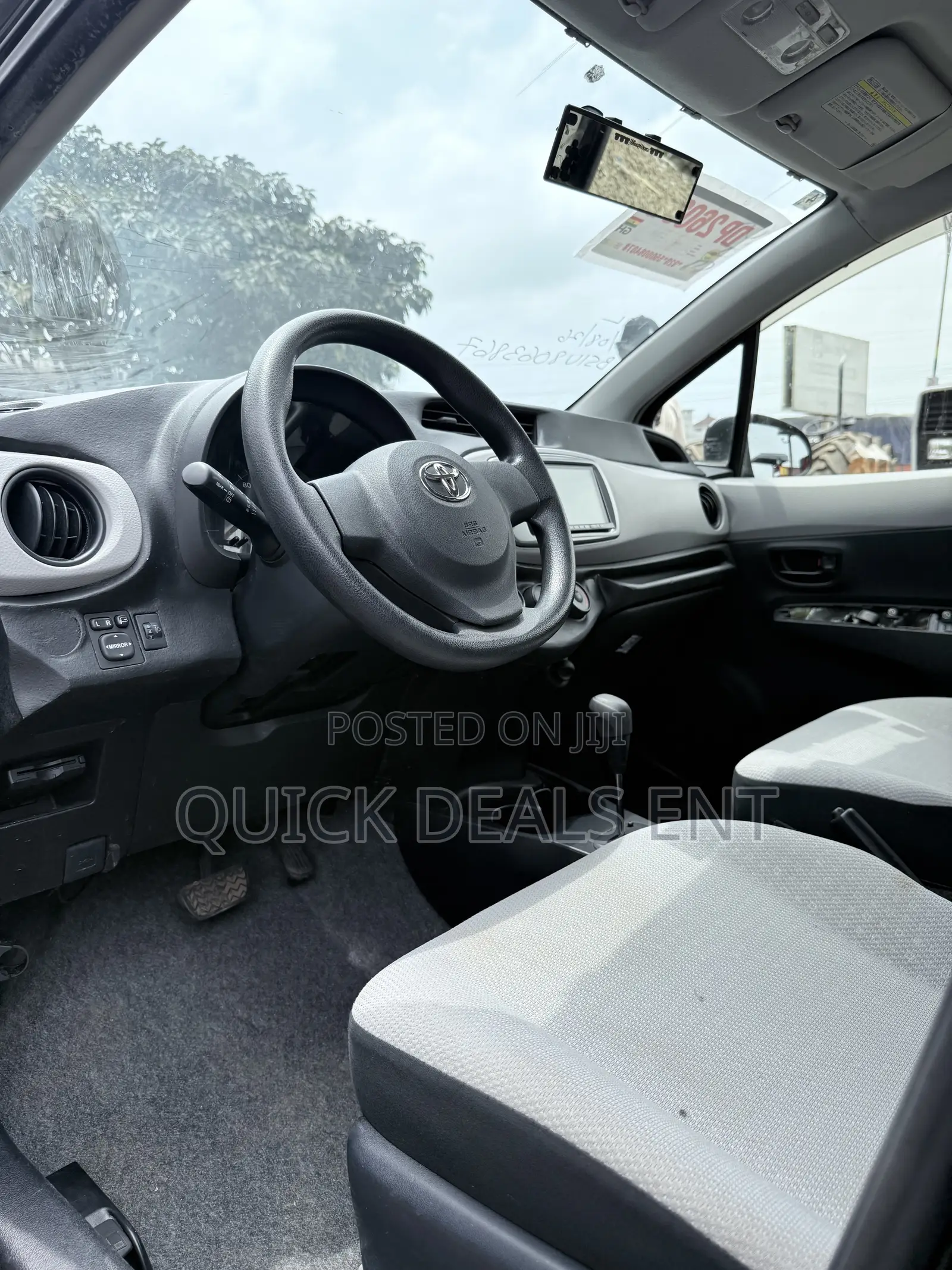 Toyota Vitz 1.3 FWD 5dr 2012 Black
