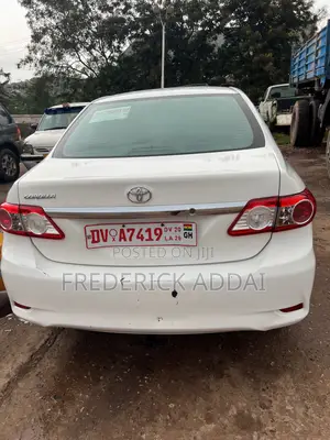 Toyota Corolla LE 4dr Sedan (1.8L 4cyl 4A) 2013 White