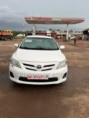 Toyota Corolla LE 4dr Sedan (1.8L 4cyl 4A) 2013 White
