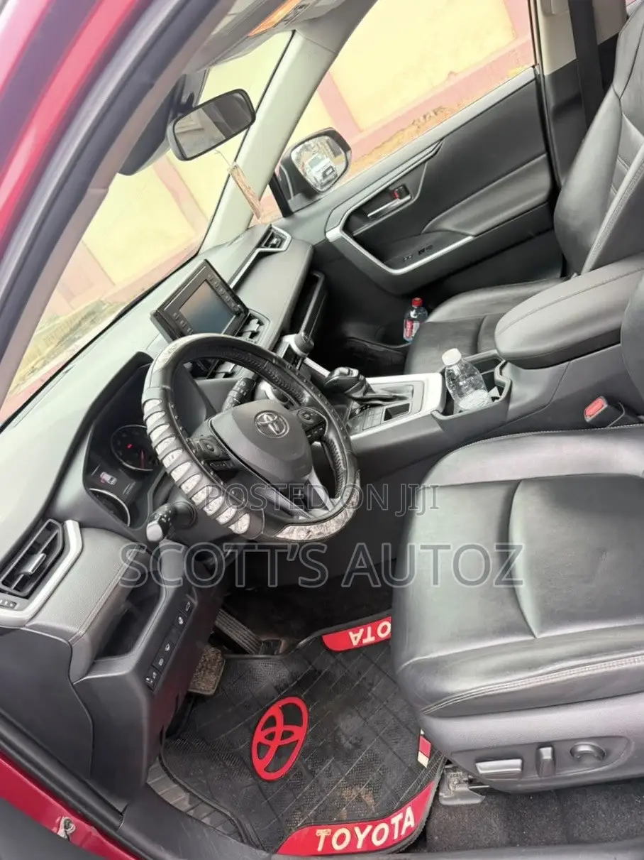 Toyota RAV4 2019 Red
