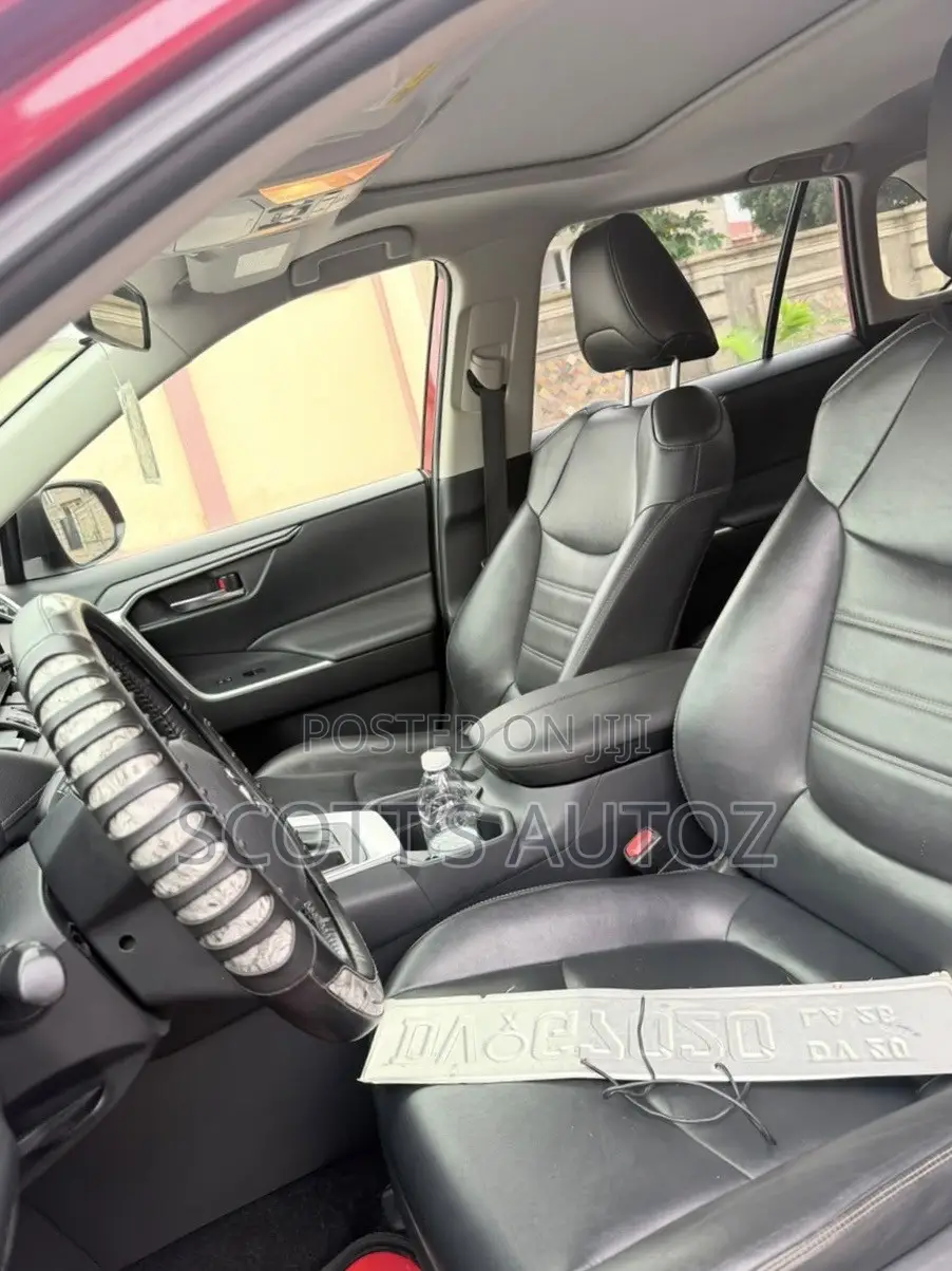 Toyota RAV4 2019 Red