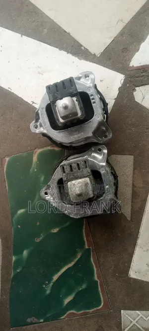 BMW G30 Engine Seat