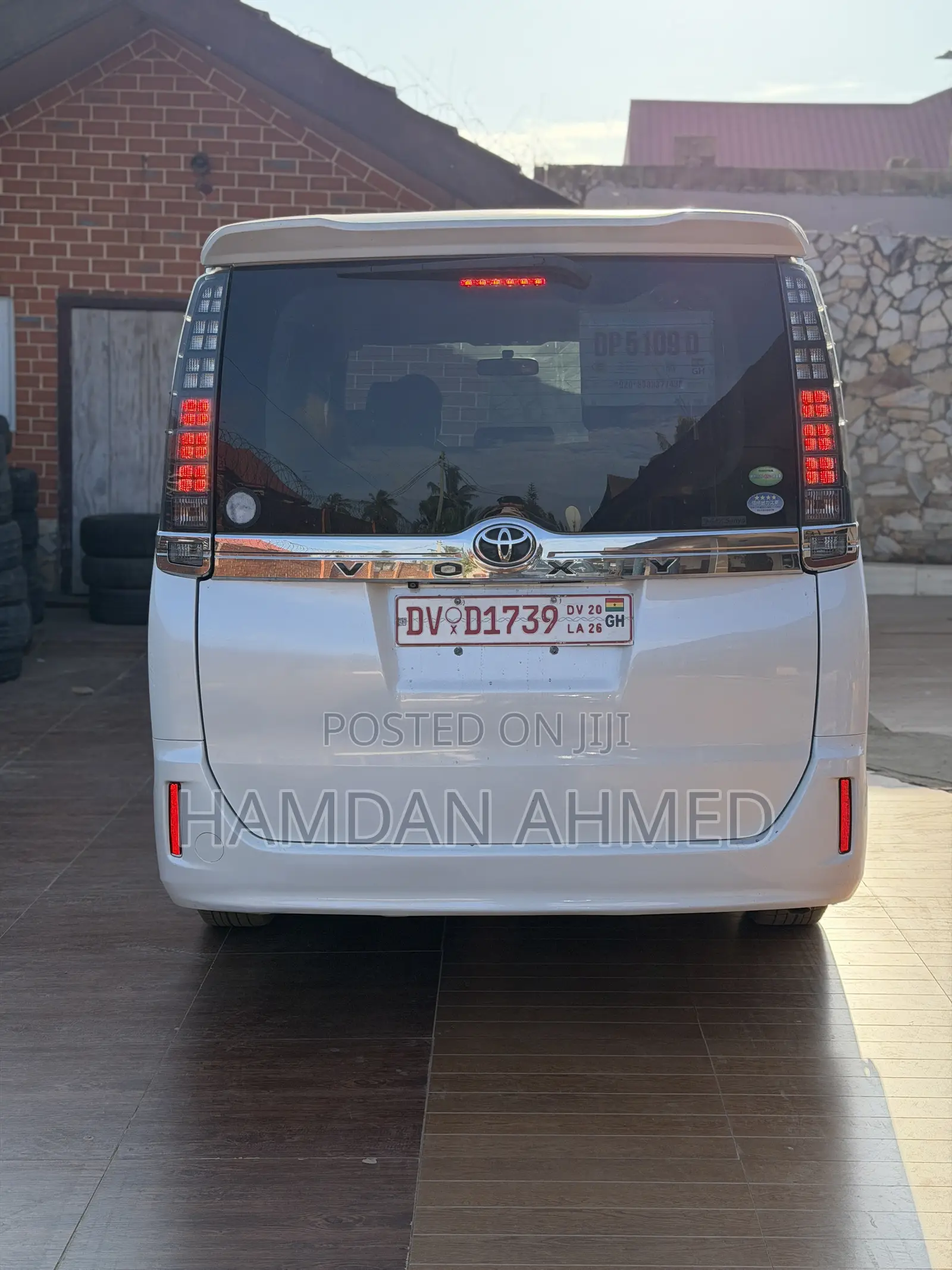 Toyota Voxy V 2WD 8-Seater 2015 White