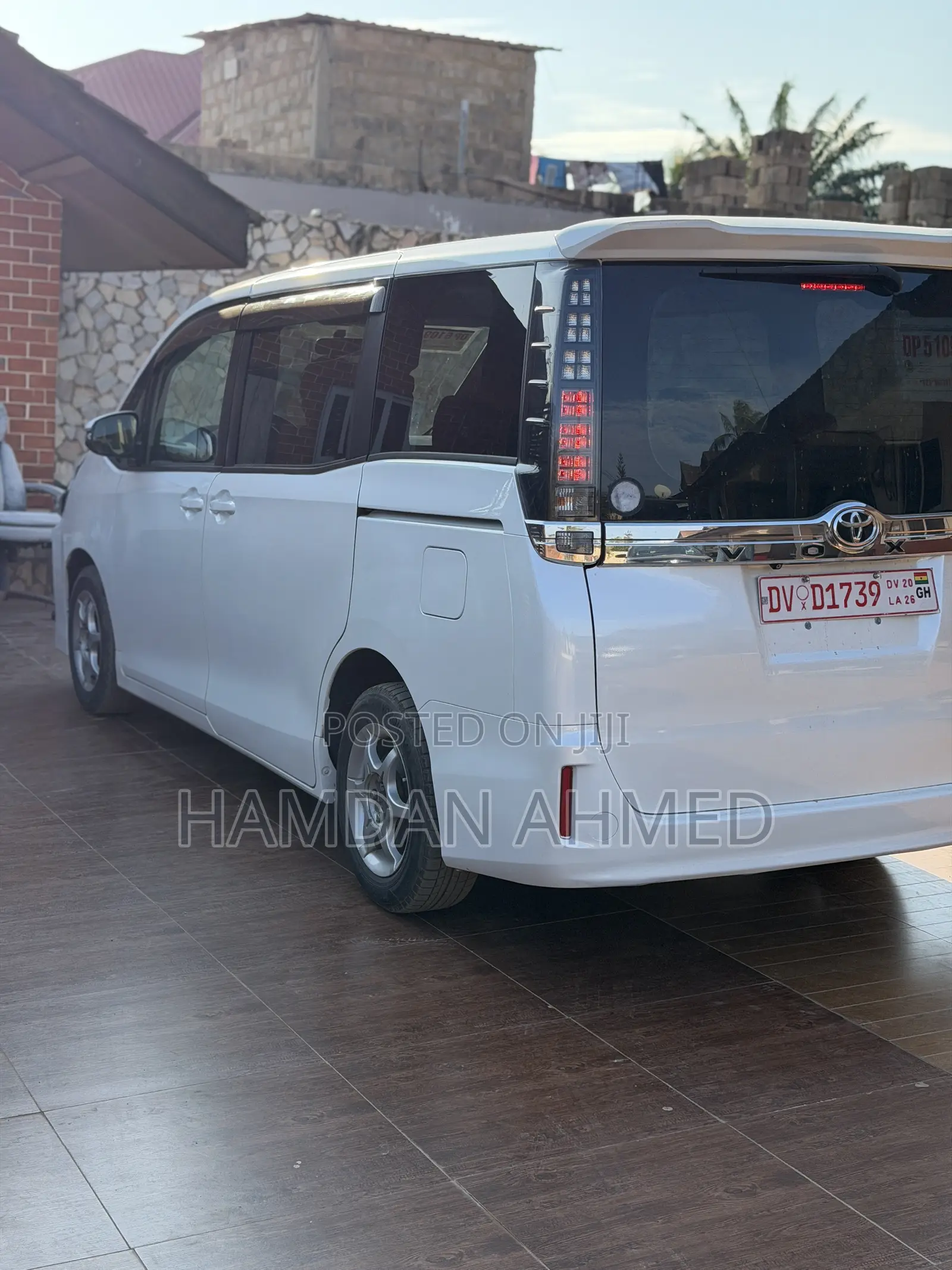 Toyota Voxy V 2WD 8-Seater 2015 White