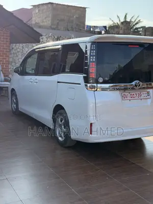 Toyota Voxy V 2WD 8-Seater 2015 White