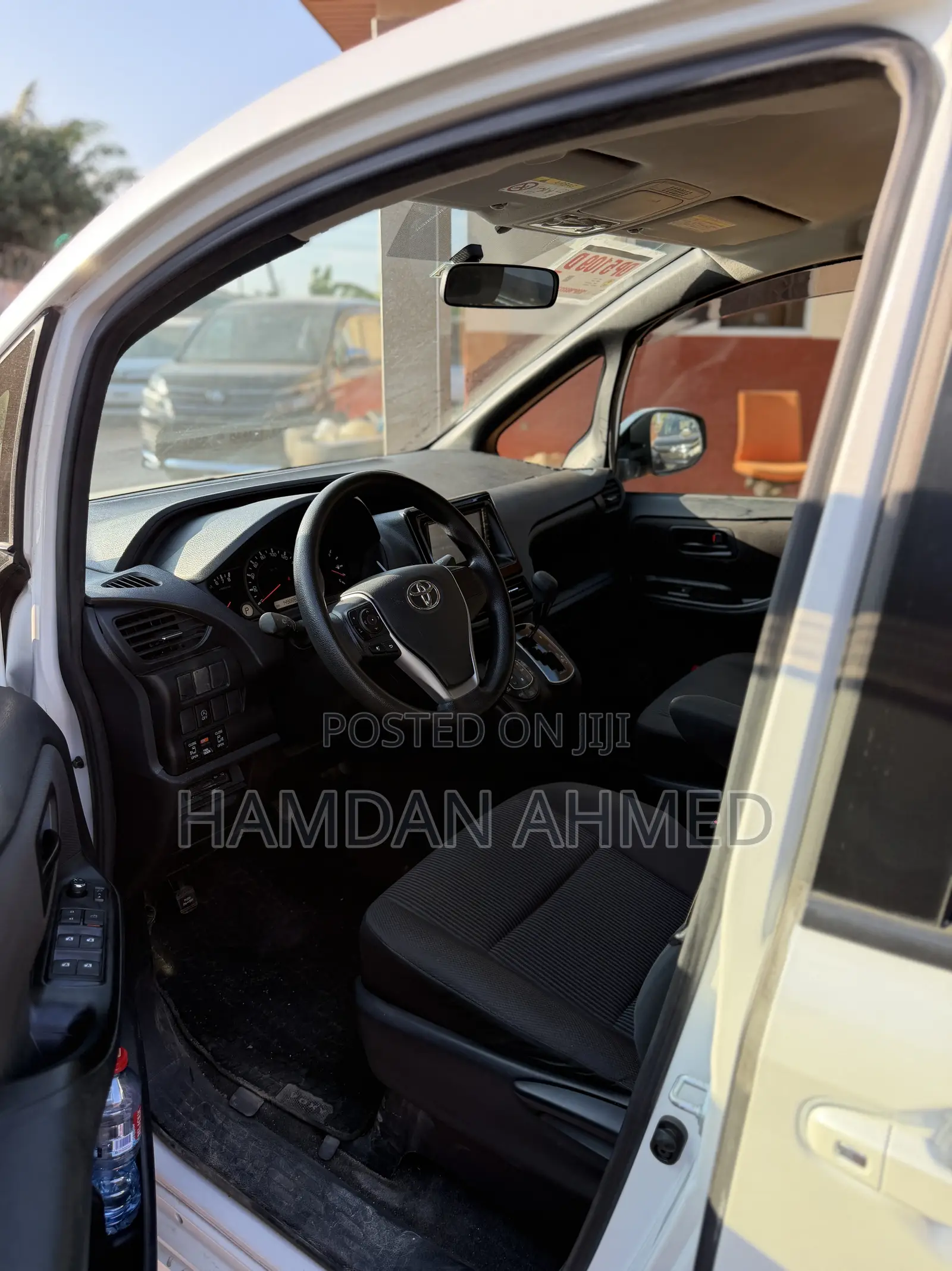 Toyota Voxy V 2WD 8-Seater 2015 White