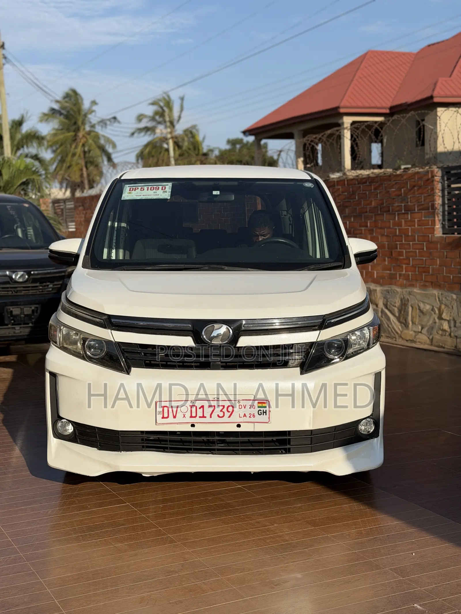 Toyota Voxy V 2WD 8-Seater 2015 White