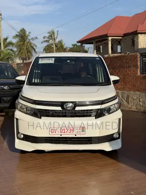 Toyota Voxy V 2WD 8-Seater 2015 White