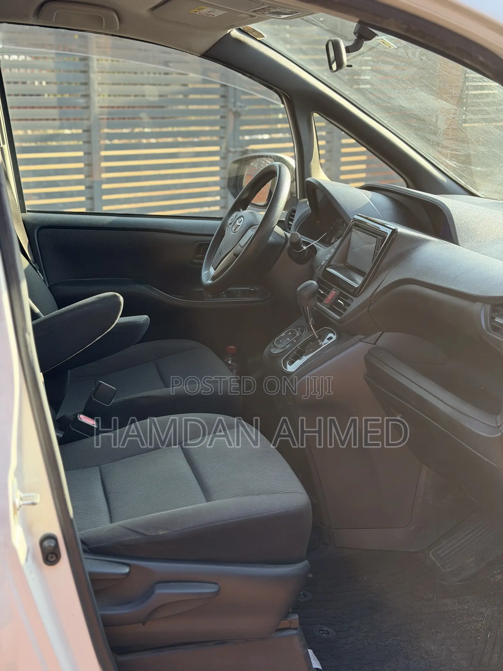 Toyota Voxy V 2WD 8-Seater 2015 White