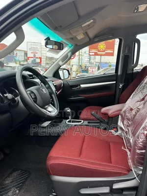 New Toyota Hilux 2025 Black