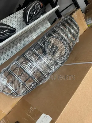 Mercedes Benz C300 Front Grill 2015-2020 Brand New