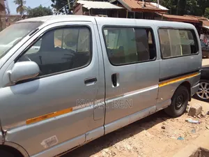Toyota HiAce 2004 Grey