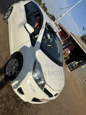 Toyota Vitz 2013 White