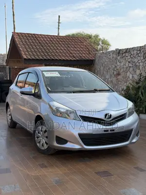 Toyota Vitz 1.3 FWD 5dr 2012 Silver