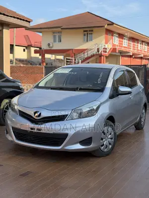 Toyota Vitz 1.3 FWD 5dr 2012 Silver