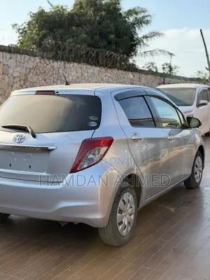 Toyota Vitz 1.3 FWD 5dr 2012 Silver