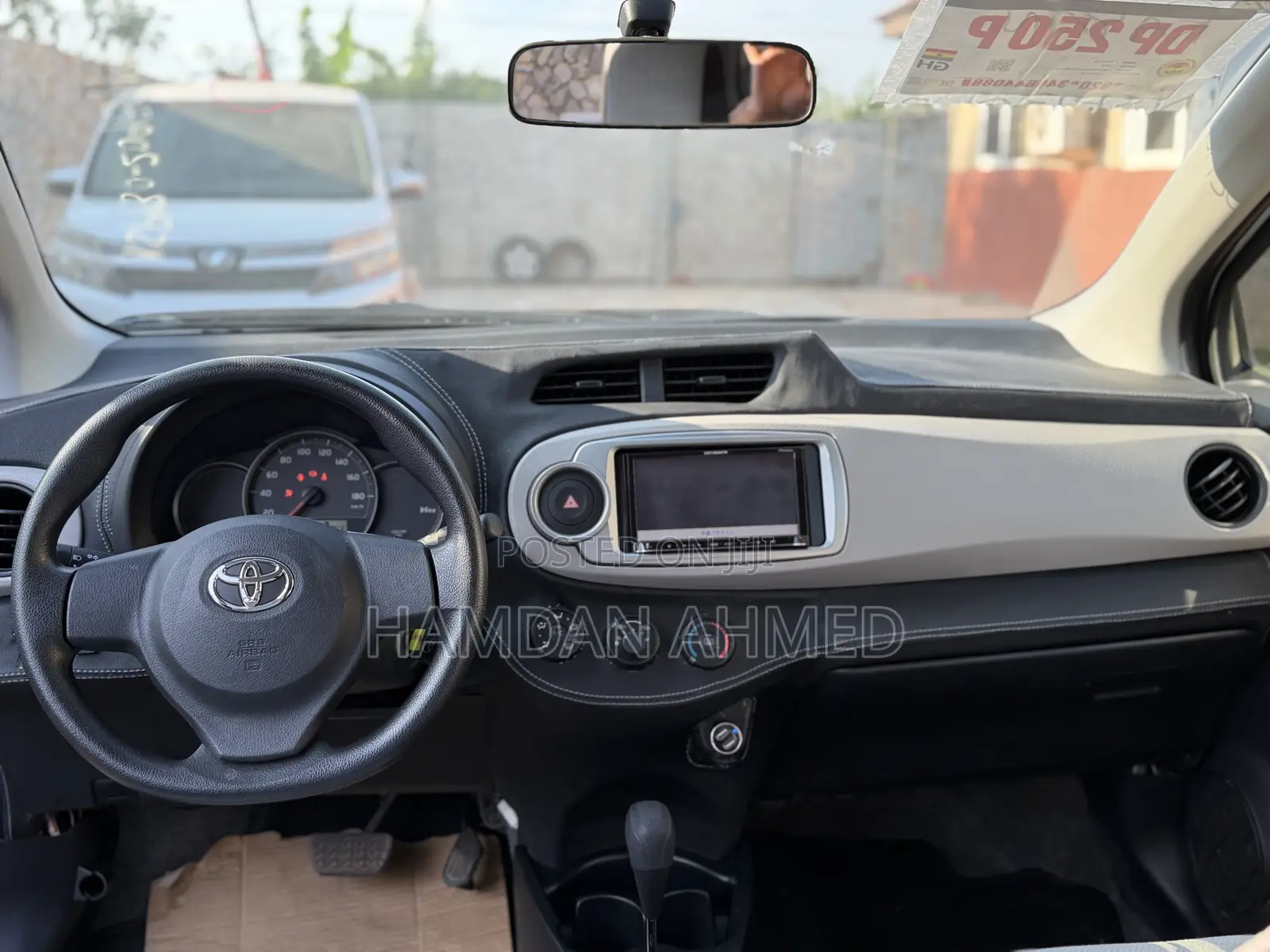 Toyota Vitz 1.3 FWD 5dr 2012 Silver