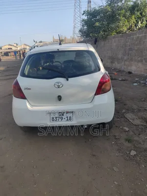 Toyota Vitz 2010 White