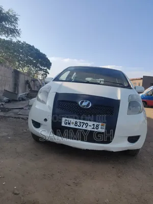Toyota Vitz 2010 White