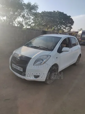 Toyota Vitz 2010 White