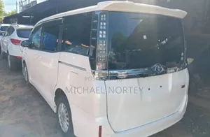 Toyota Voxy V 2WD 7-Seater 2015 White