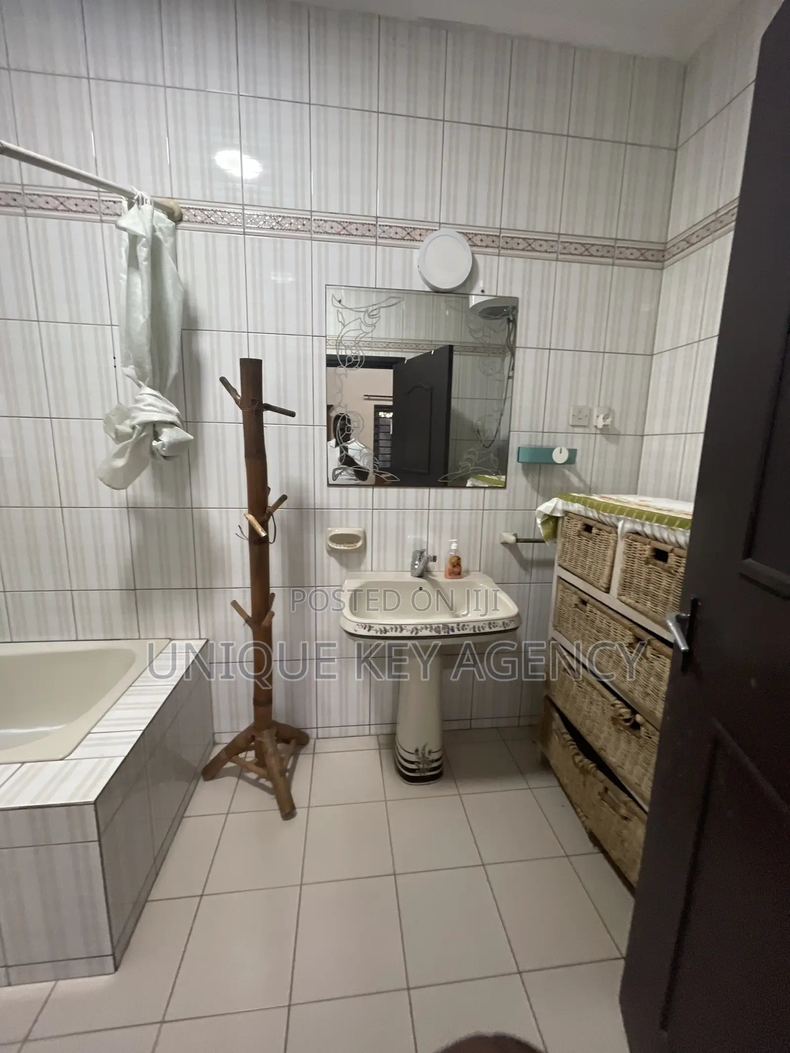 4bdrm House in Unique Key Agency, North Kaneshie for rent