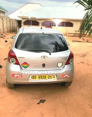 Toyota Yaris 2010 Silver