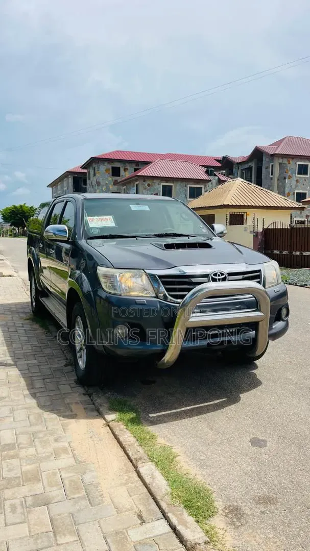 Toyota Hilux 2015 Gray