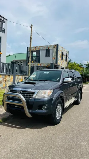 Toyota Hilux 2015 Gray