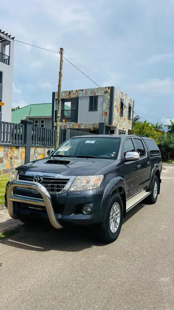 Toyota Hilux 2015 Gray
