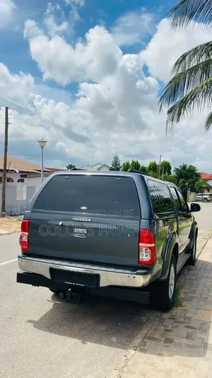 Toyota Hilux 2015 Gray